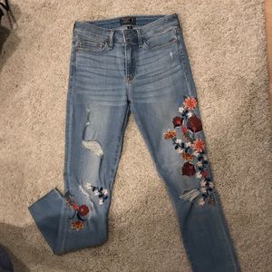Jeans with some rips and flower embroidery